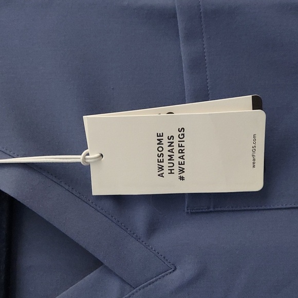 FIGS Catarina One Pocket V Neck Scrub Top In Big Sky - Picture 12 of 15